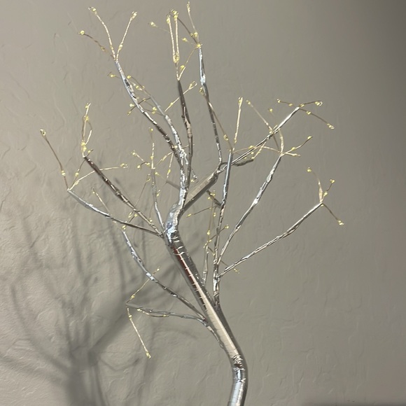 Light up Tree - Picture 3 of 4